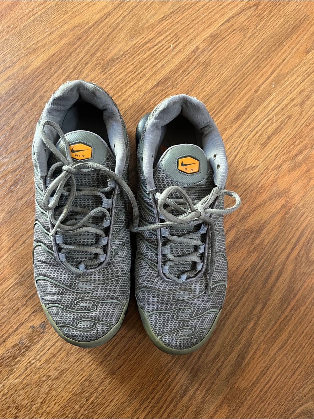 Nike Men's Gray Mesh Athletic Lace-Up Sneakers with Yellow Accent